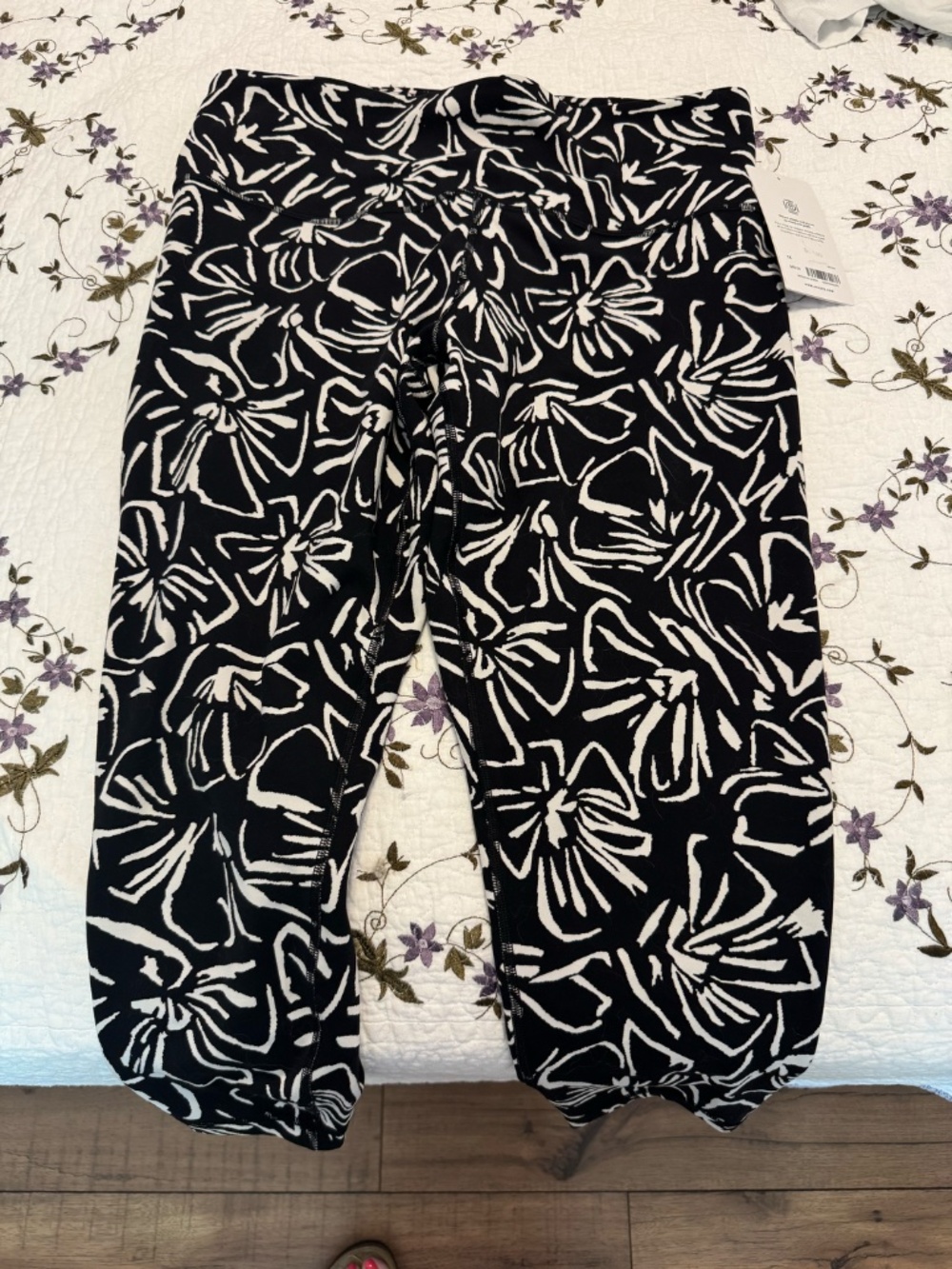 Athleta Black & White Capri Leggings Sz 1X NWT
